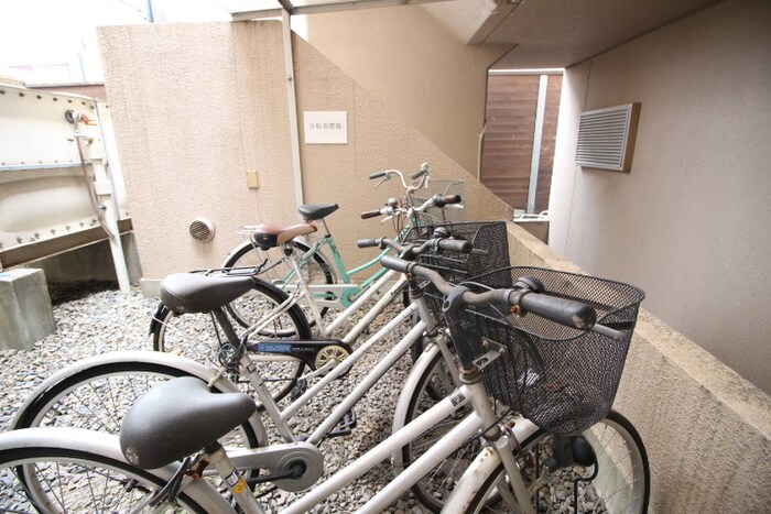 物件外観写真4　(駐輪場)