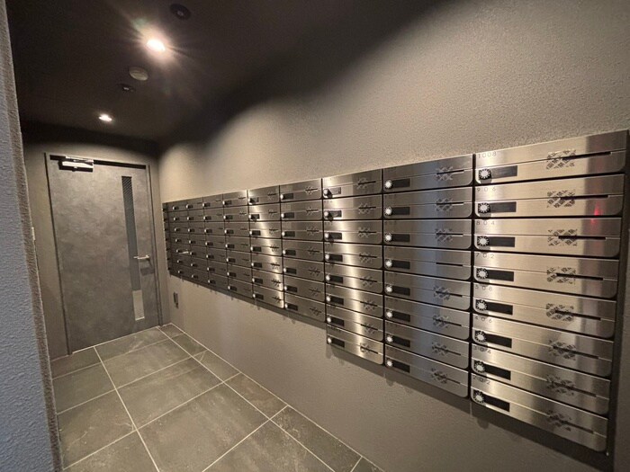 物件外観写真4　(エントランス部分)