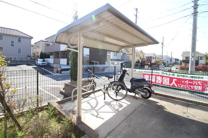 物件外観写真3　(駐輪場)
