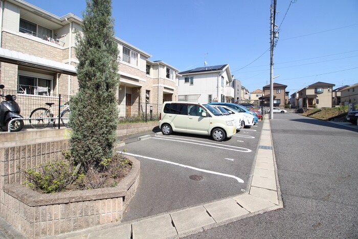 物件外観写真4　(駐車場)