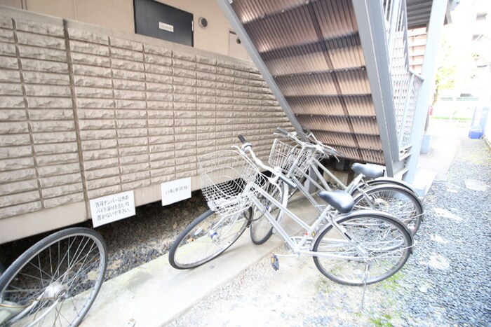 物件外観写真2　(駐輪場)