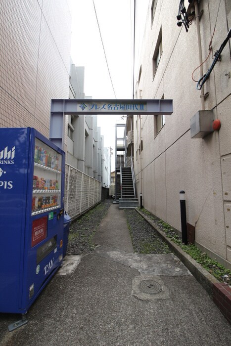 物件外観写真5　(エントランス部分)