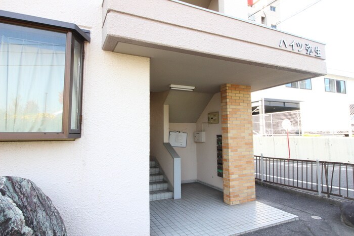 物件外観写真3　(エントランス部分)