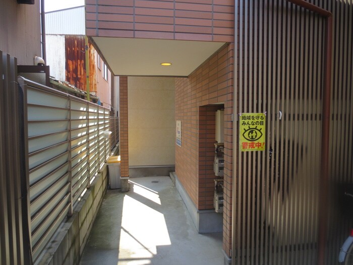 物件外観写真3　(エントランス部分)