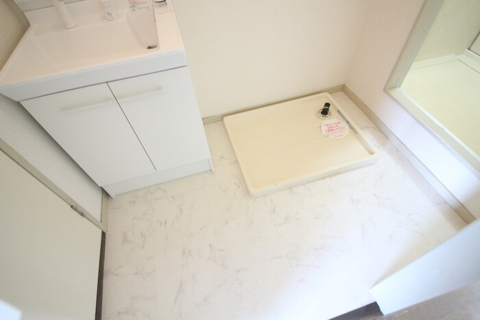 物件内観写真9　(洗濯機置場)