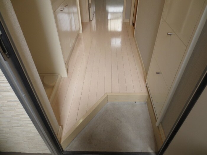 物件内観写真16　(玄関)