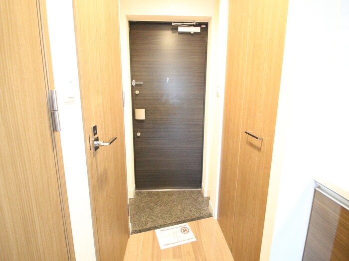 物件内観写真13　(玄関)