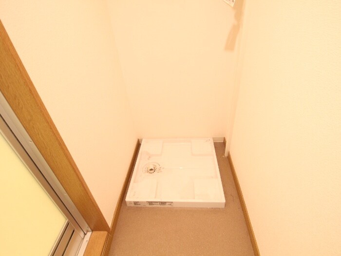 物件内観写真11　(洗濯機置場)