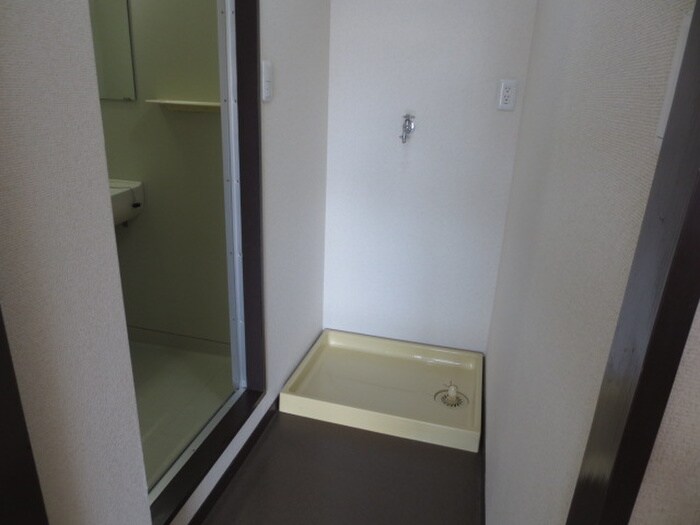 物件内観写真12　(洗濯機置場)