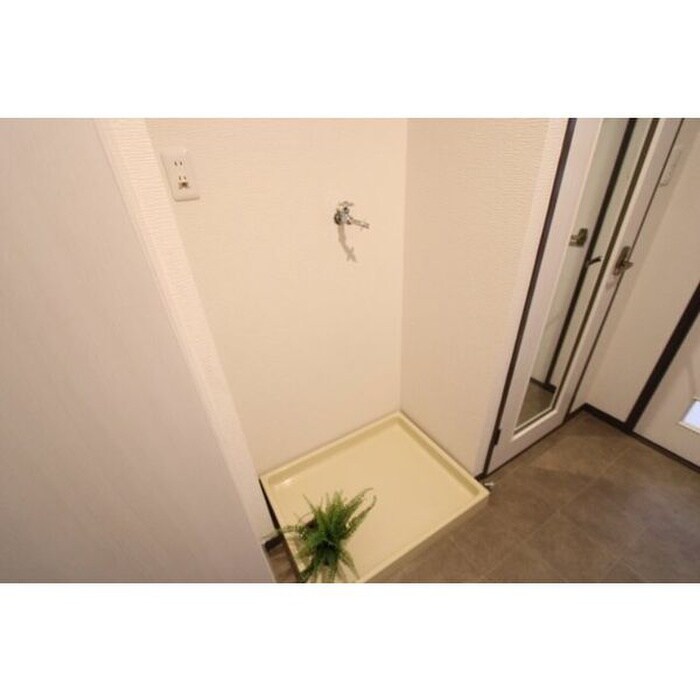 物件内観写真16　(洗濯機置場)