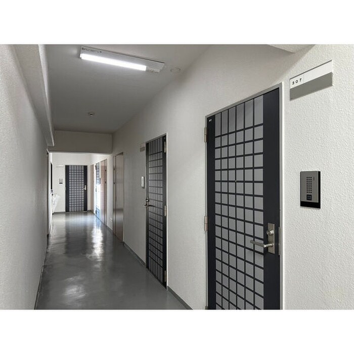 物件内観写真18　(玄関)