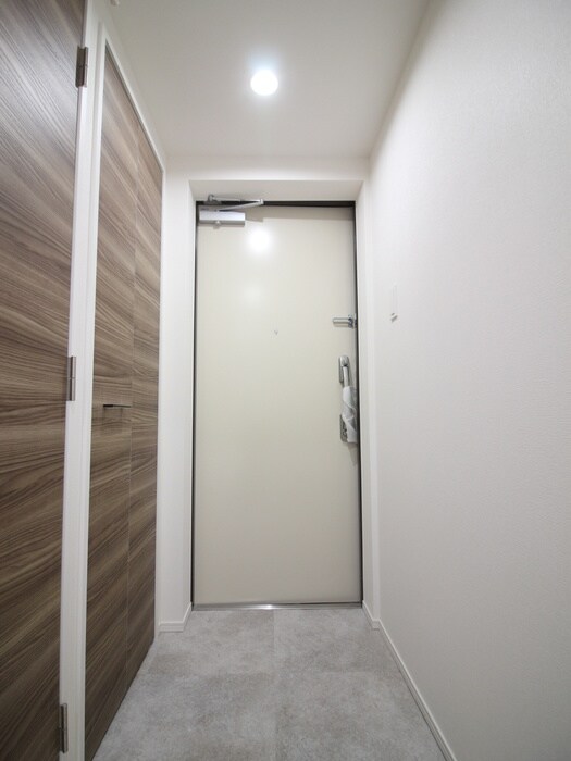 物件内観写真7　(玄関)