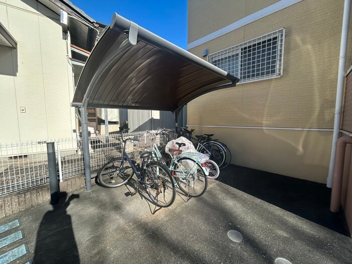 物件外観写真5　(駐輪場)