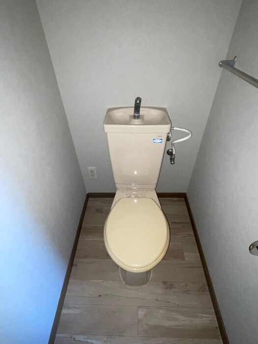 物件内観写真8　(トイレ)