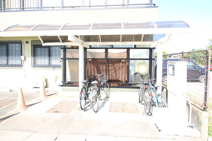 物件外観写真3　(駐輪場)