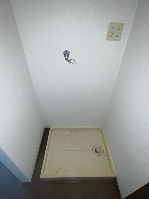 物件内観写真10　(洗濯機置場)