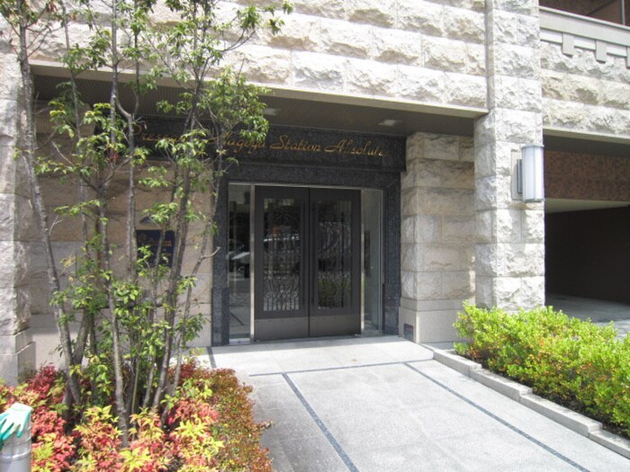 物件外観写真2　(エントランス部分)