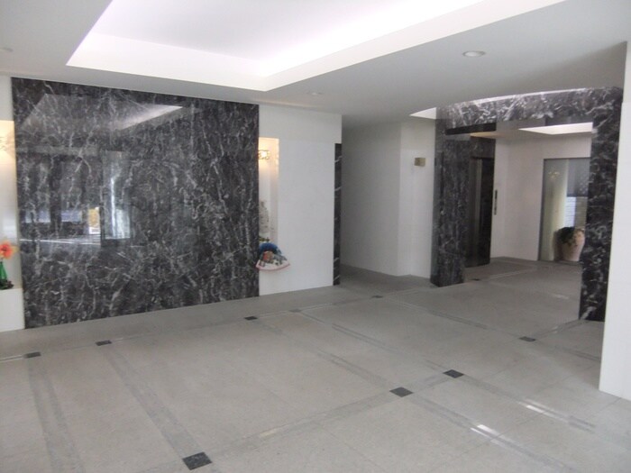 物件外観写真4　(エントランス部分)