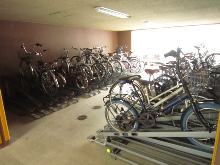 物件外観写真5　(駐輪場)