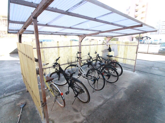 物件外観写真3　(駐輪場)