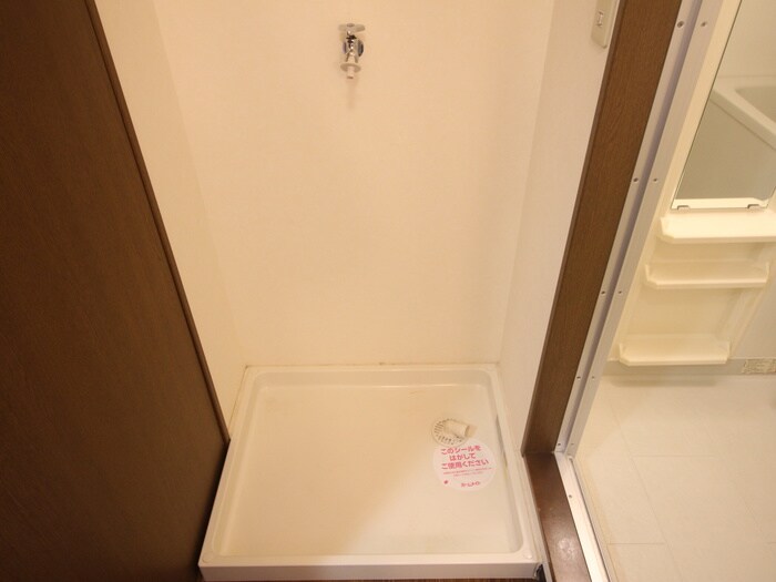 物件内観写真15　(洗濯機置場)