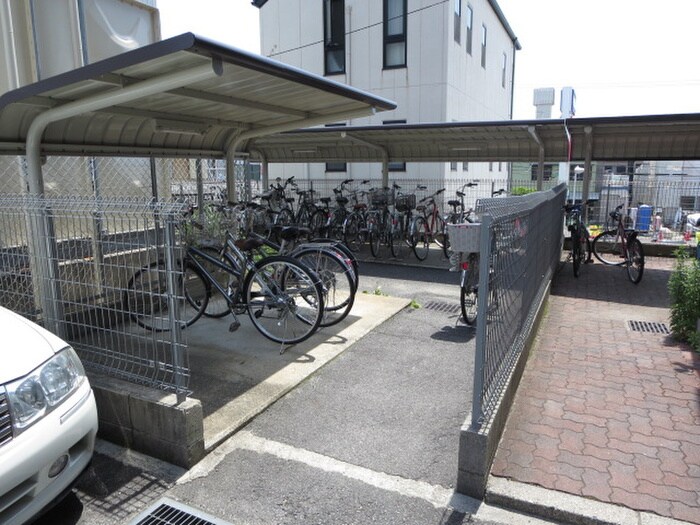 物件外観写真4　(駐輪場)