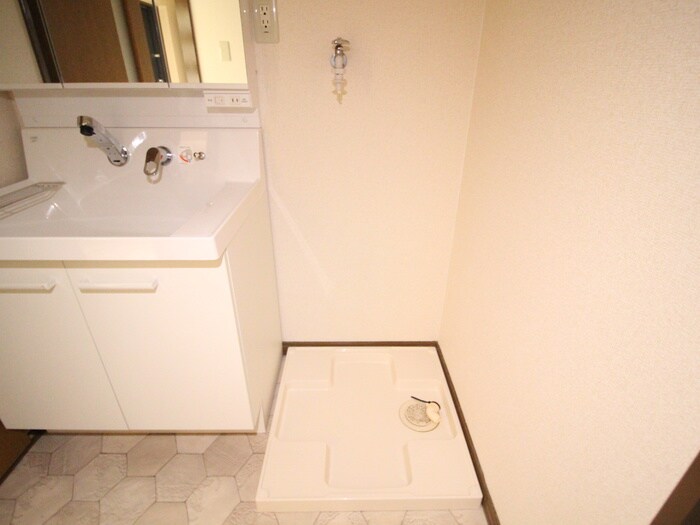 物件内観写真12　(洗濯機置場)