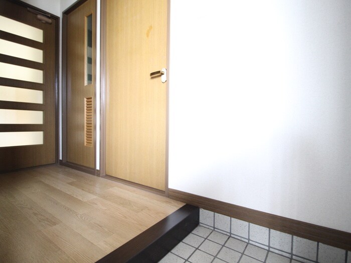 物件内観写真15　(玄関)