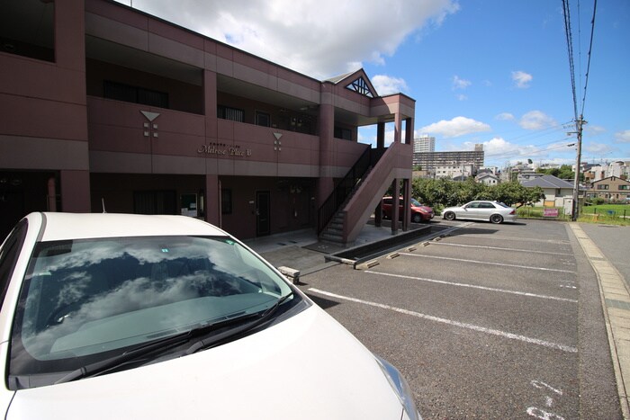 物件外観写真2　(駐車場)