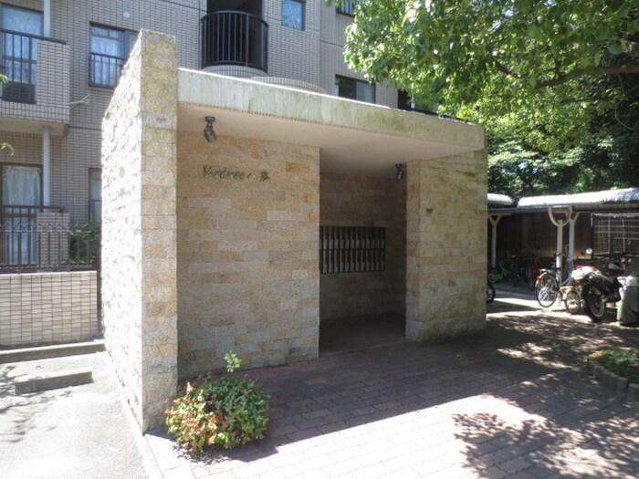 物件外観写真2　(エントランス部分)