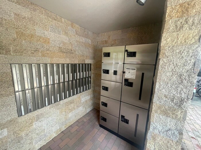 物件外観写真4　(エントランス部分)