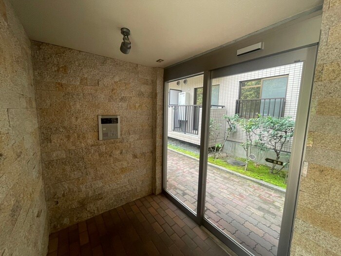 物件外観写真5　(エントランス部分)