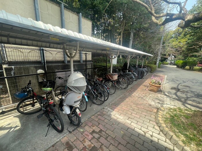 物件外観写真6　(駐輪場)