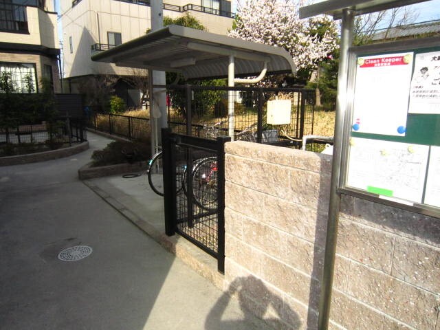 物件外観写真3　(駐輪場)