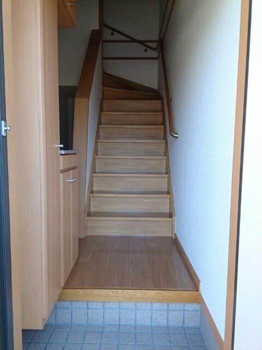 物件内観写真8　(玄関)