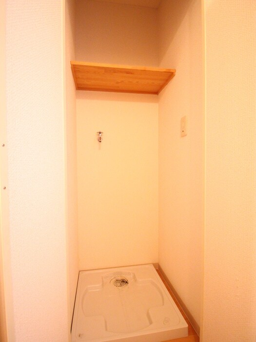 物件内観写真15　(洗濯機置場)