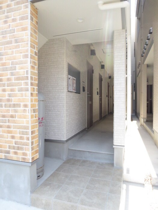 物件外観写真4　(エントランス部分)