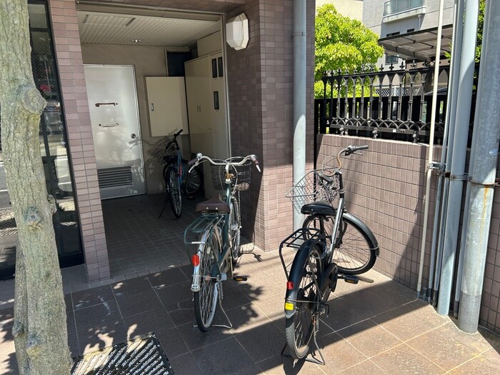 物件外観写真4　(駐輪場)