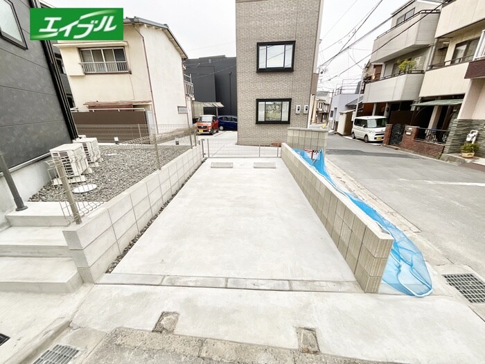 物件外観写真2　(駐車場)