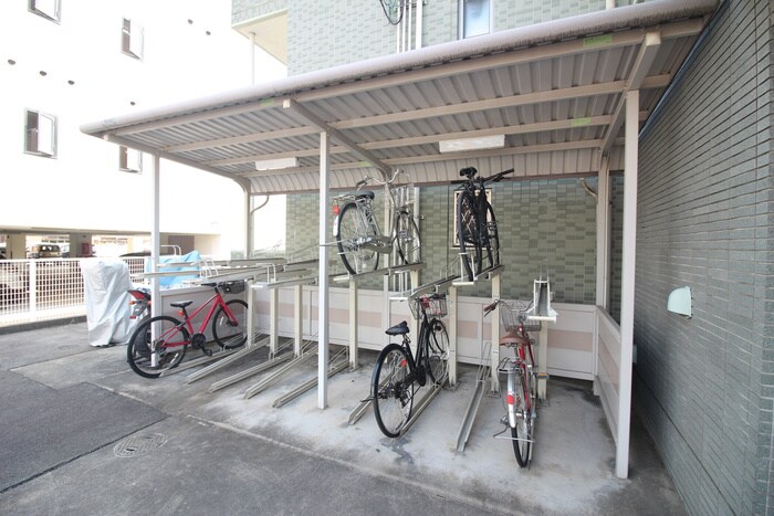 物件外観写真3　(駐輪場)