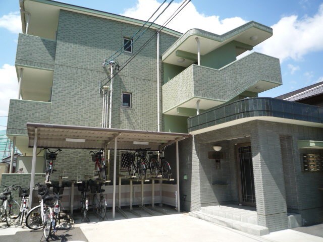 物件外観写真4　(エントランス部分)