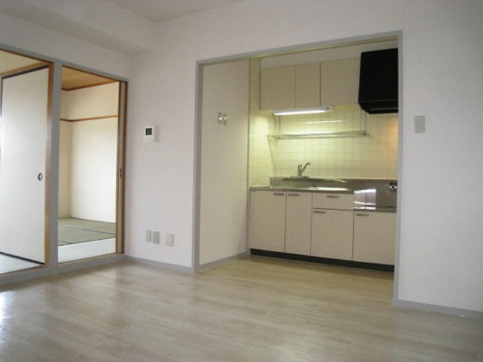 物件内観写真3　(居室)