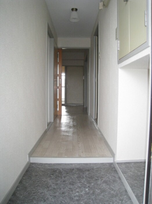 物件内観写真9　(玄関)
