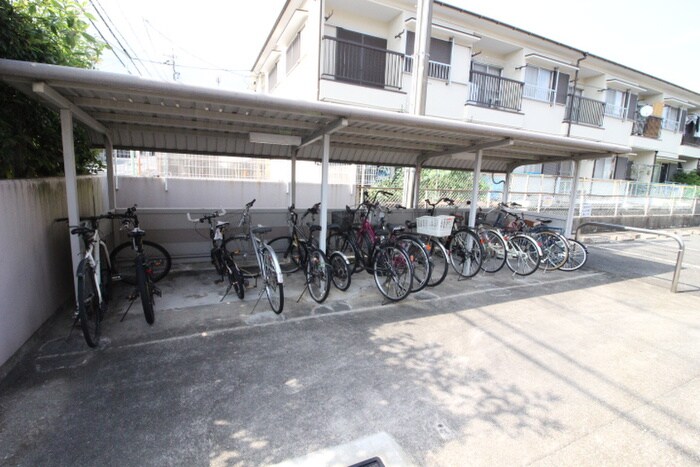 物件外観写真4　(駐輪場)
