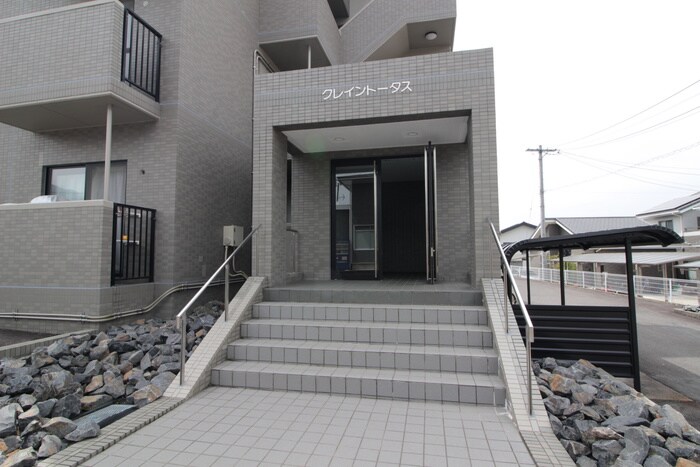 物件外観写真6　(エントランス部分)