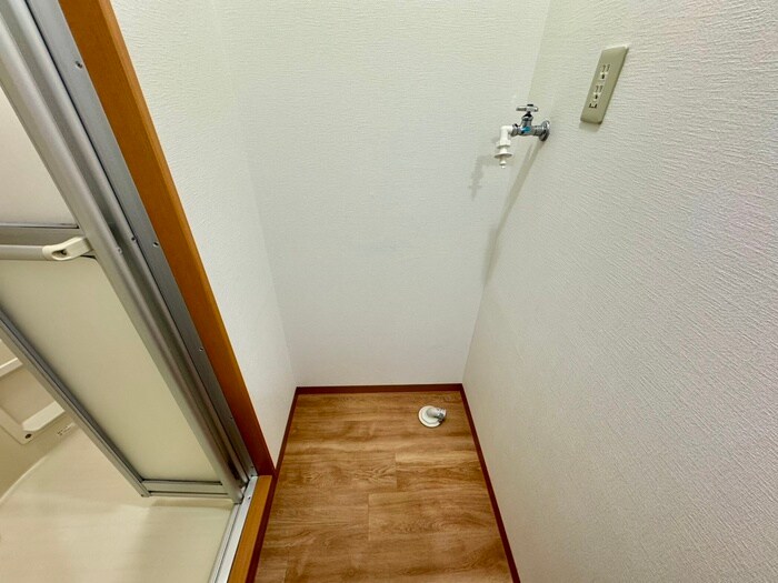 物件内観写真12　(洗濯機置場)