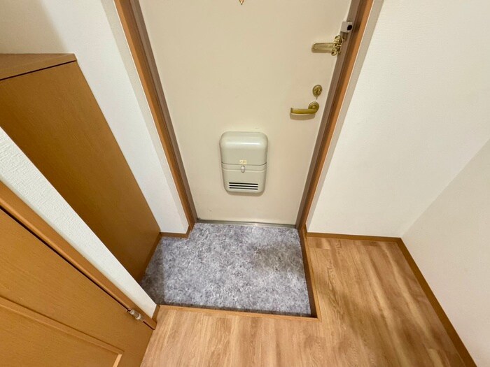 物件内観写真13　(玄関)