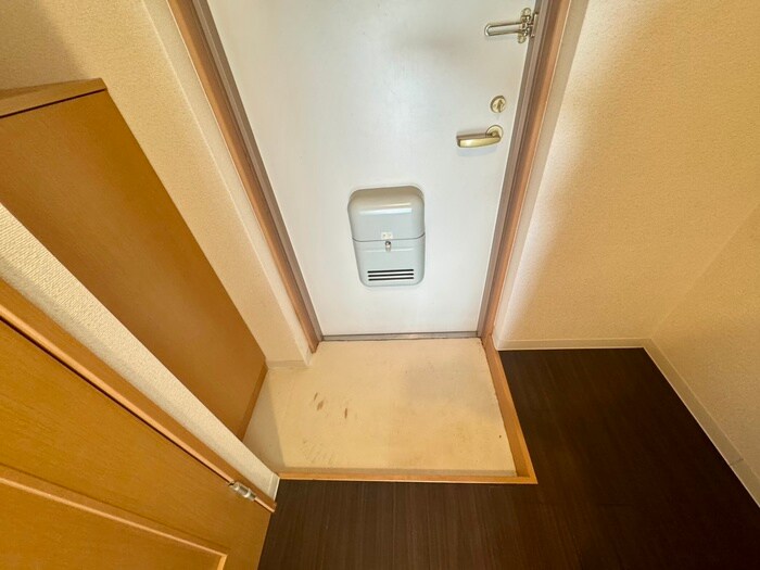 物件内観写真13　(玄関)