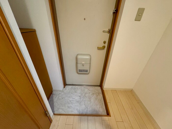 物件内観写真13　(玄関)