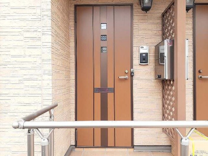 物件内観写真3　(玄関)